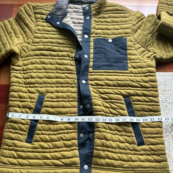Duluth Trading Men's Quilted Jacket - Mustard and Navy - Picture 4 of 6